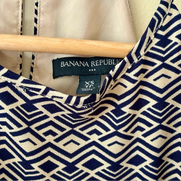 Banana Republic| Sleeveless Geometric Print Tan/Navy Dress Size XS - Picture 4 of 7